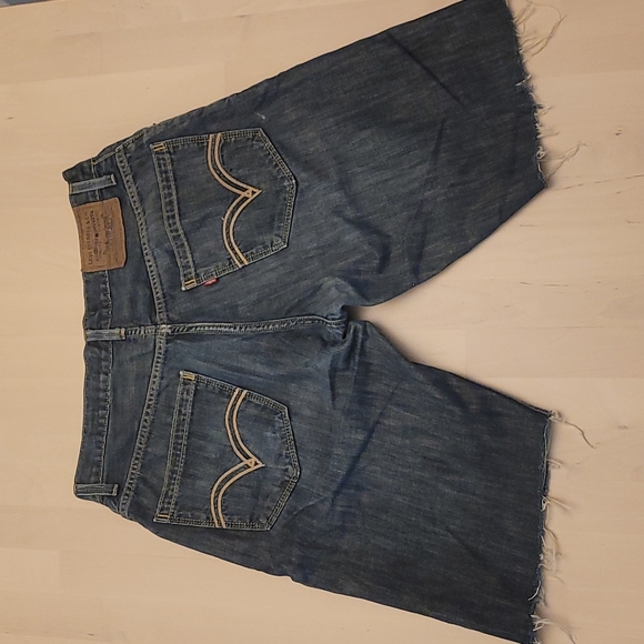 Classic Cut Off Levi's Worn in Jean Shorts - Picture 11 of 11